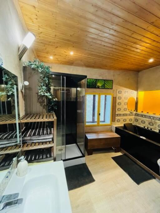Maison De Village, Jacuzzi, Salle Cinema Valencin ภายนอก รูปภาพ